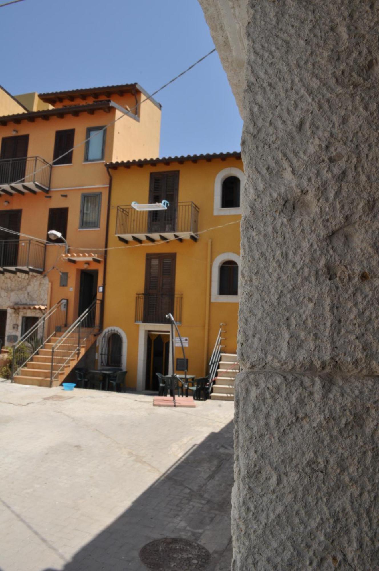 Case Albergo Al Cortiletto Ликата Екстериор снимка