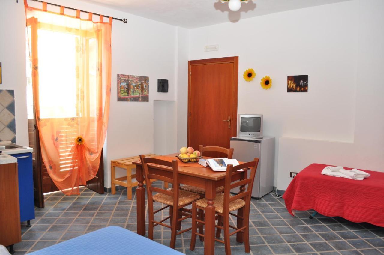 Case Albergo Al Cortiletto Ликата Стая снимка